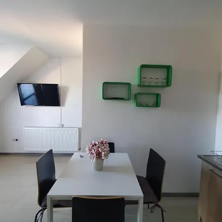Апартаменты Lexi Family Apartman *